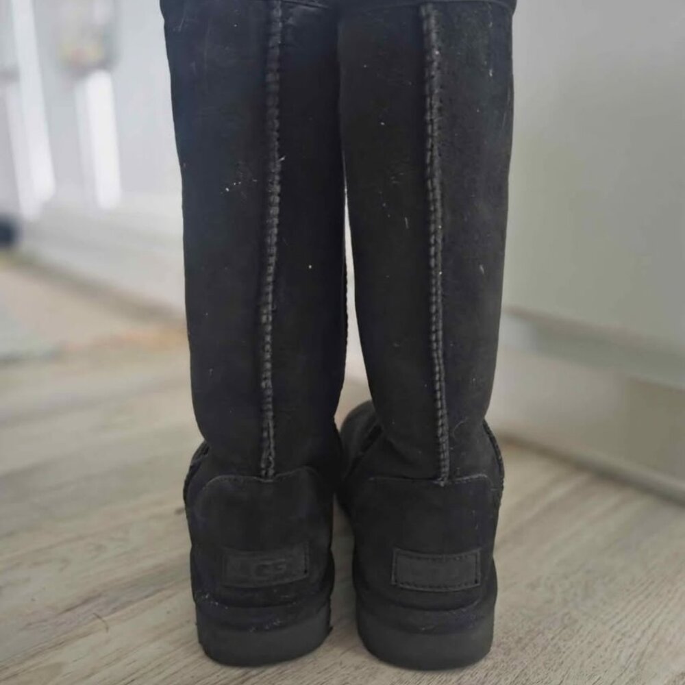 Ugg Tall black size 6